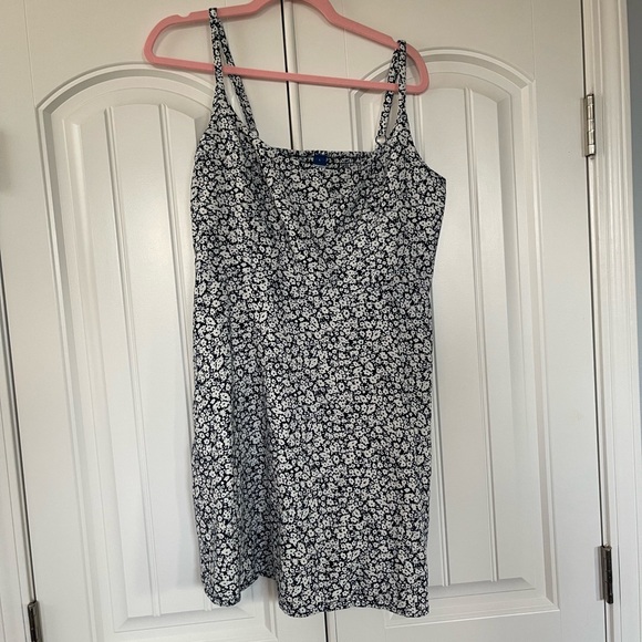 Old Navy Dresses & Skirts - Old Navy Spaghetti Strap Floral Black and White Dress/Top Large
